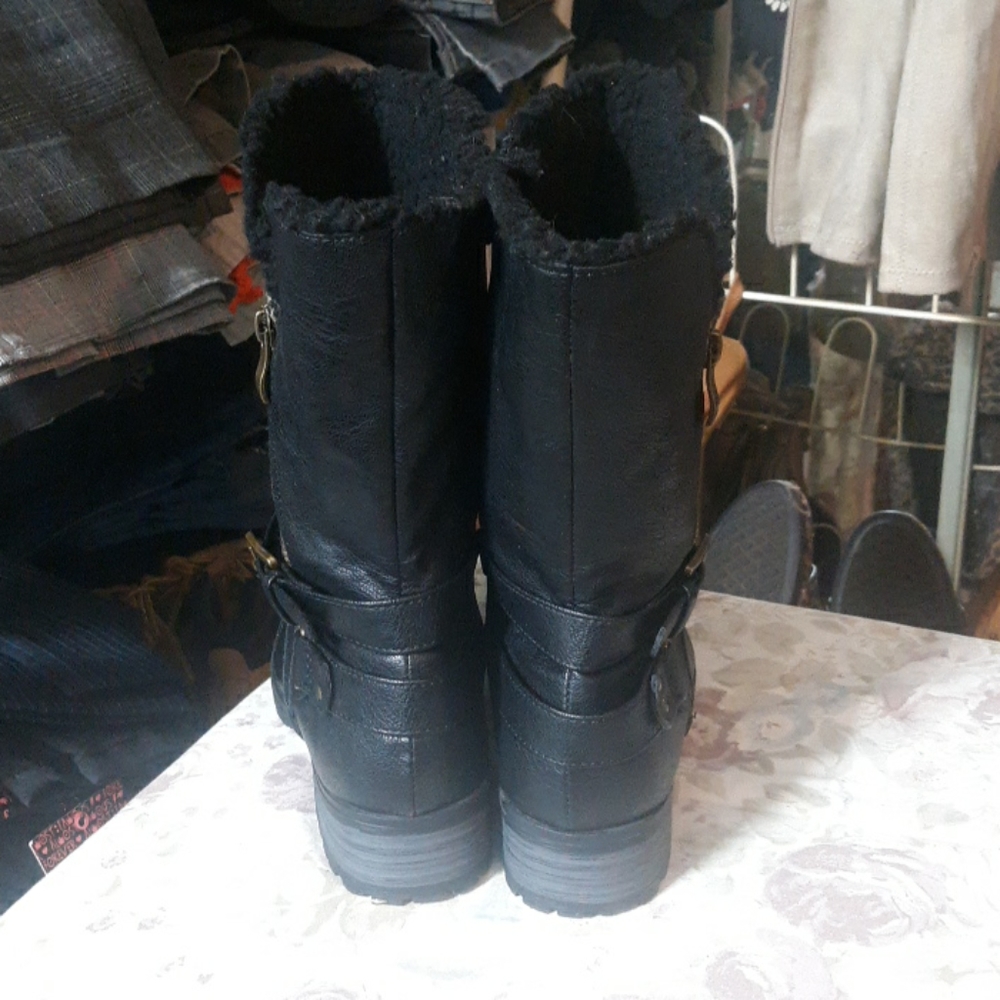 Boots - Picture 2 of 3